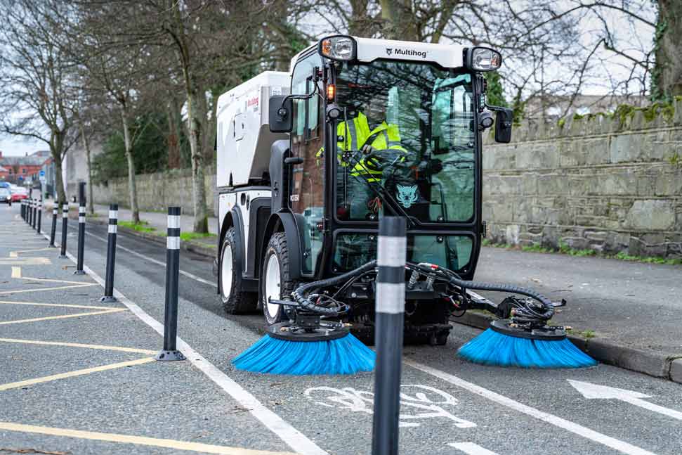 MULTIHOG CV 350 SWEEPER