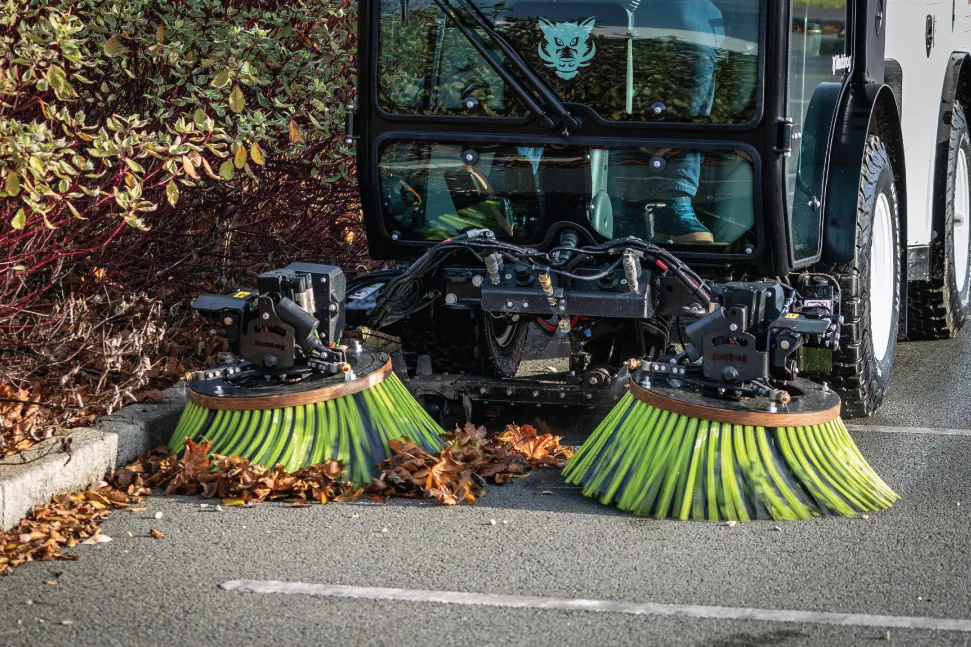 MULTIHOG ELECTRIC ECV SWEEPER