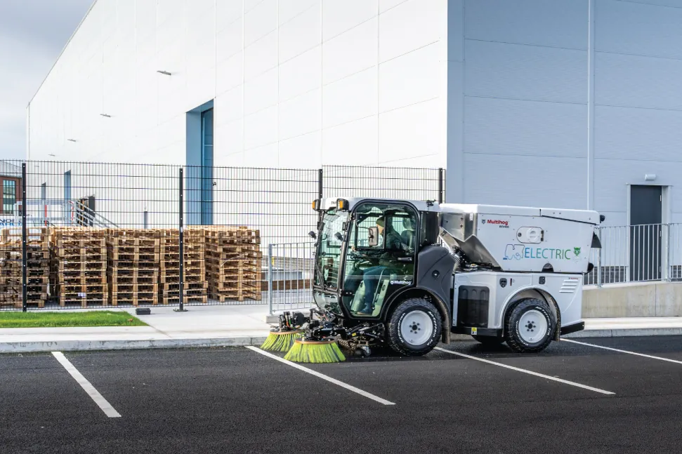 MULTIHOG ELECTRIC ECV SWEEPER