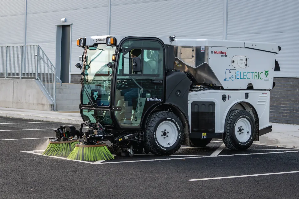 MULTIHOG ELECTRIC ECV SWEEPER